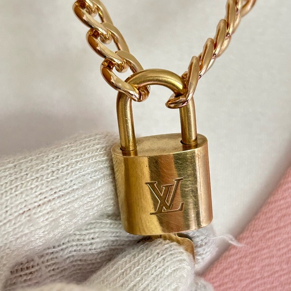 LOUIS VUITTON Padlock & Key Set Vintage Gold Plated Pre-Owned #317 - Picture 10 of 12